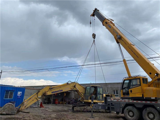 宝山区25吨吊车的工作半径是多少？