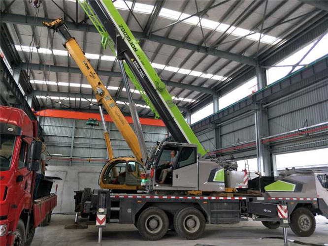 宝山区高空车出租需要注意哪些安全事项？