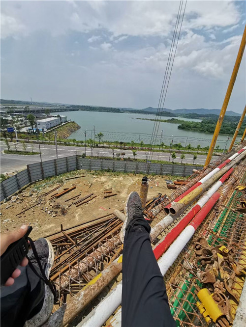 宝山区作业中发生设备损坏或人员意外，责任怎么划分？