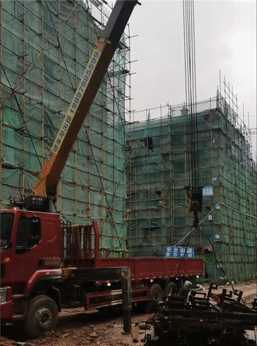 宝山区“慢工细活”—— 吊车的 “微动控制” 技术