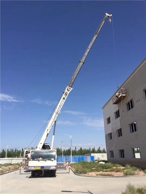 宝山区“轻装强干”—— 吊车的 “轻量化臂架” 技术