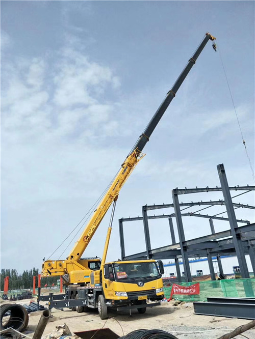 宝山区超高层建筑钢结构吊装案例
